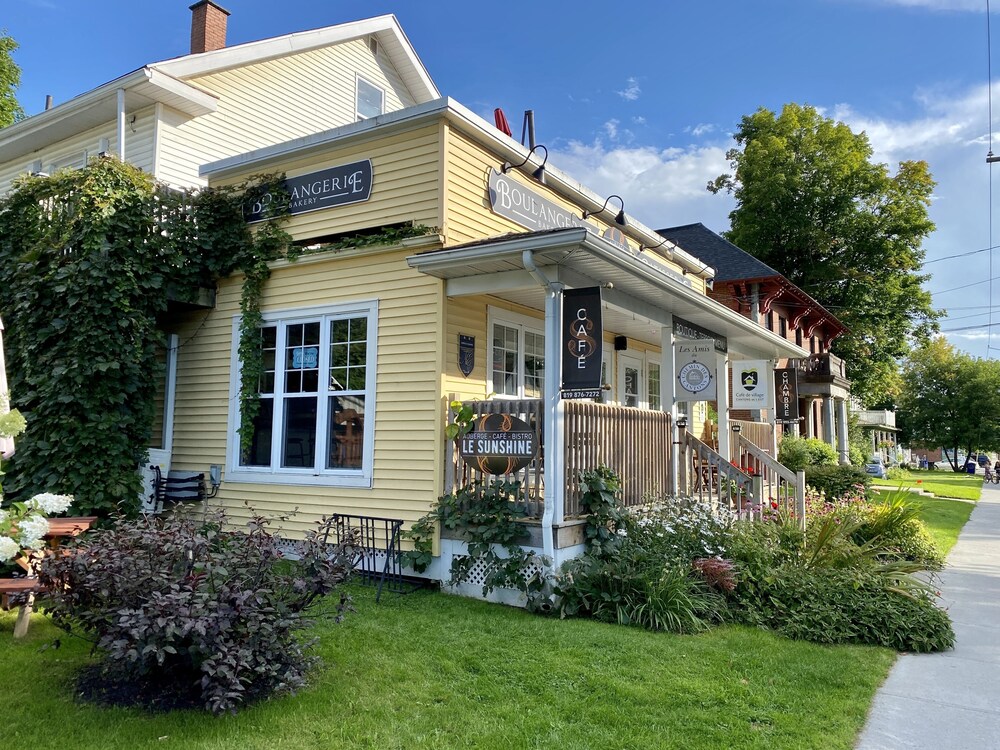 Auberge Le Sunshine - Café-bistro