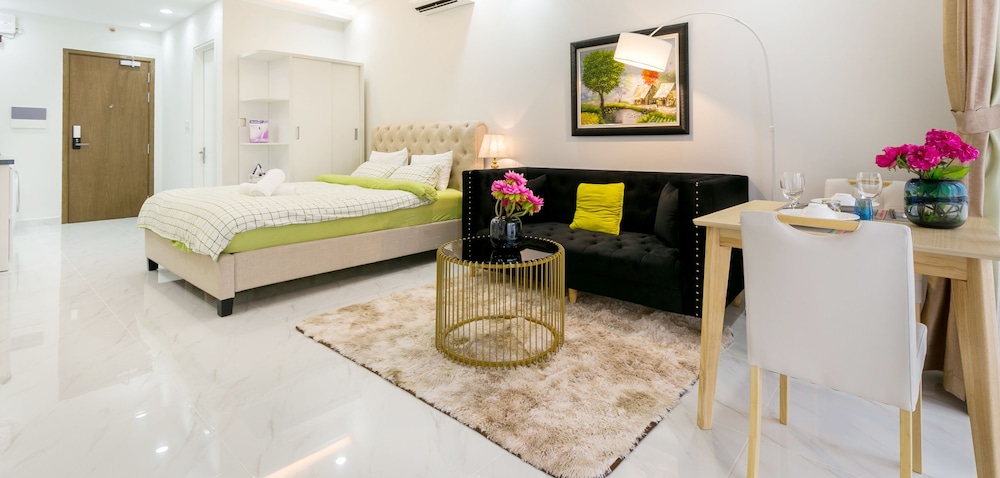 Jennifer House - Millenium Apartment