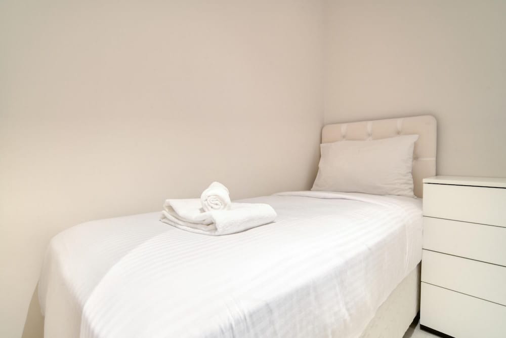Serene Beachfront Ain Dubai View at Address JBR