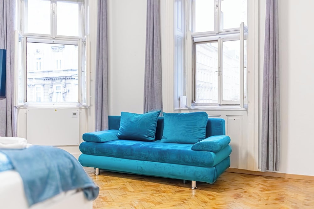 Spacious 2BR Apartment Near Stadthalle