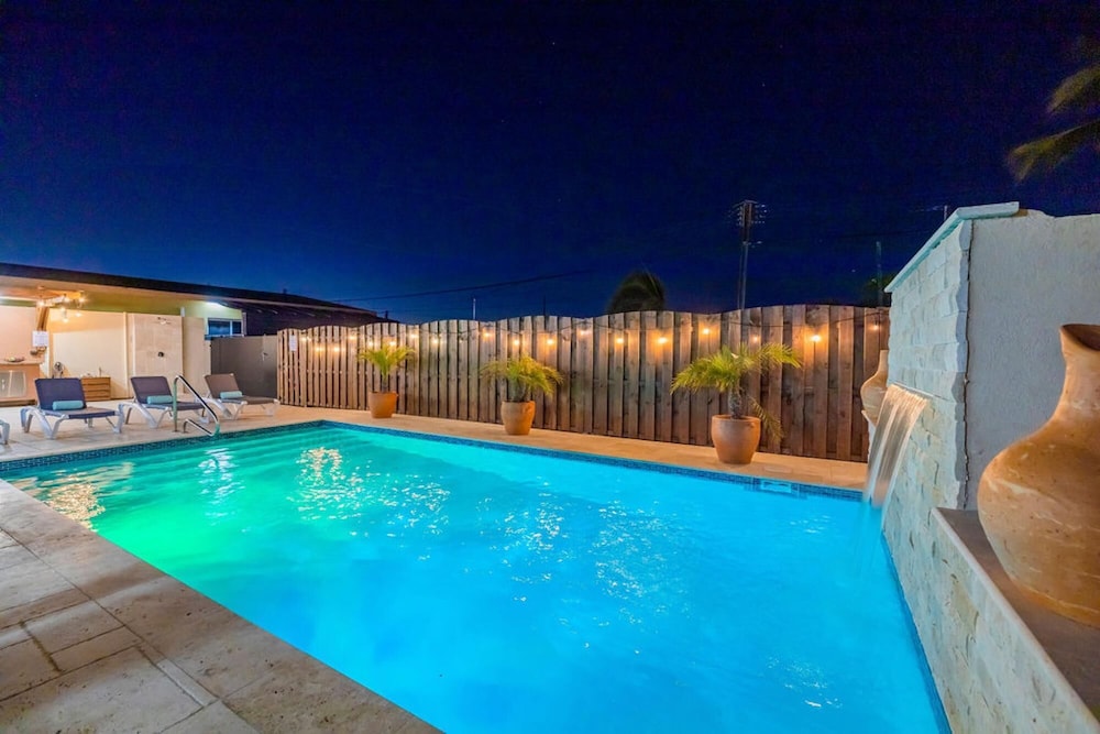 3BR Privatepool - Outdoor Dining - Great Location