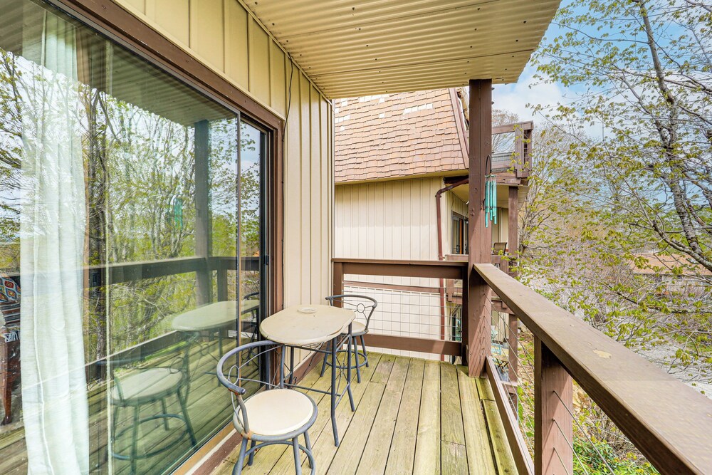 Walk to Hiking & Skiing: Beech Mountain Condo