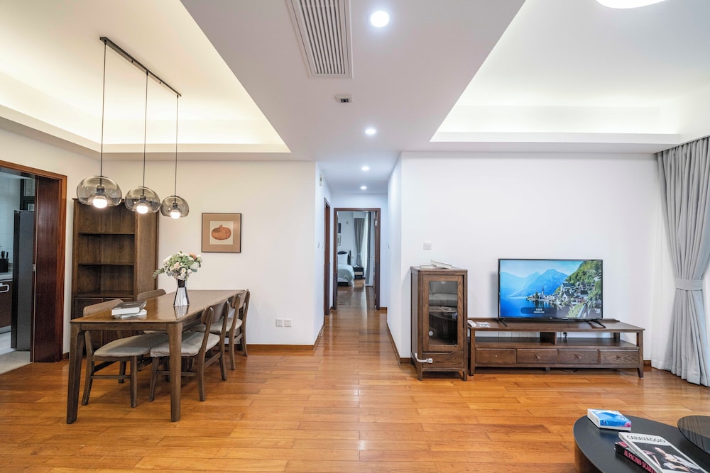 Tyms 2BR APT Lujiazui Renheng Riverside