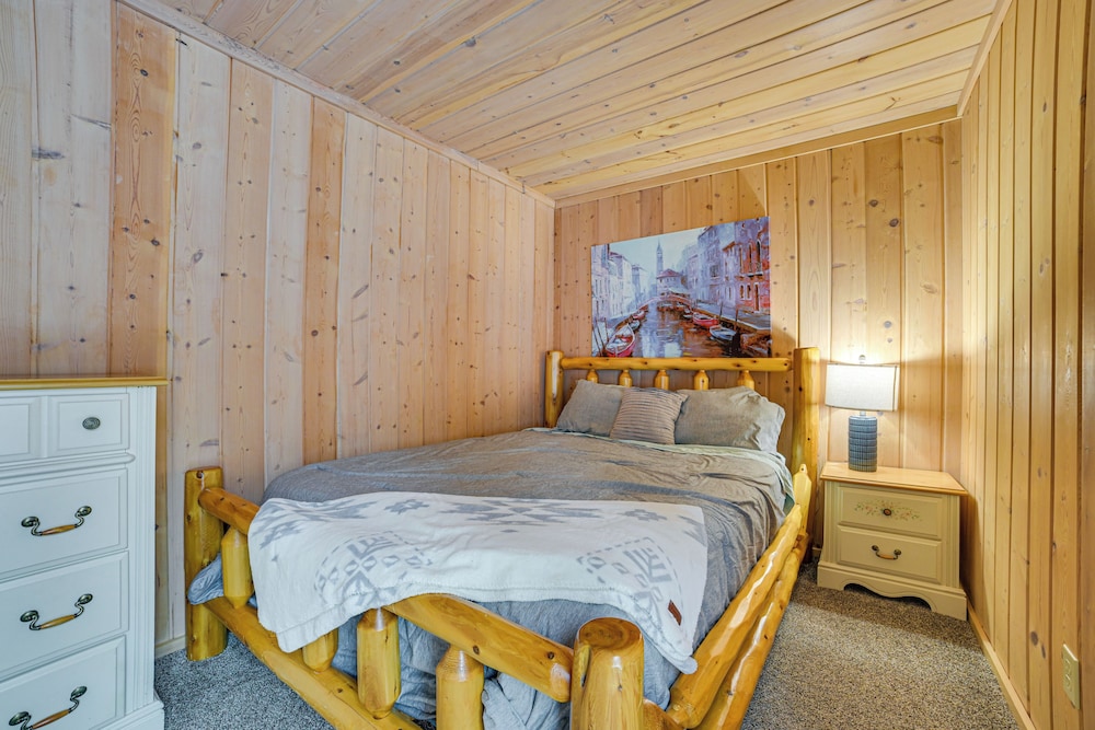 < 1 Mi to Nubs Nob Ski: Cabin w/ Sauna & Deck!