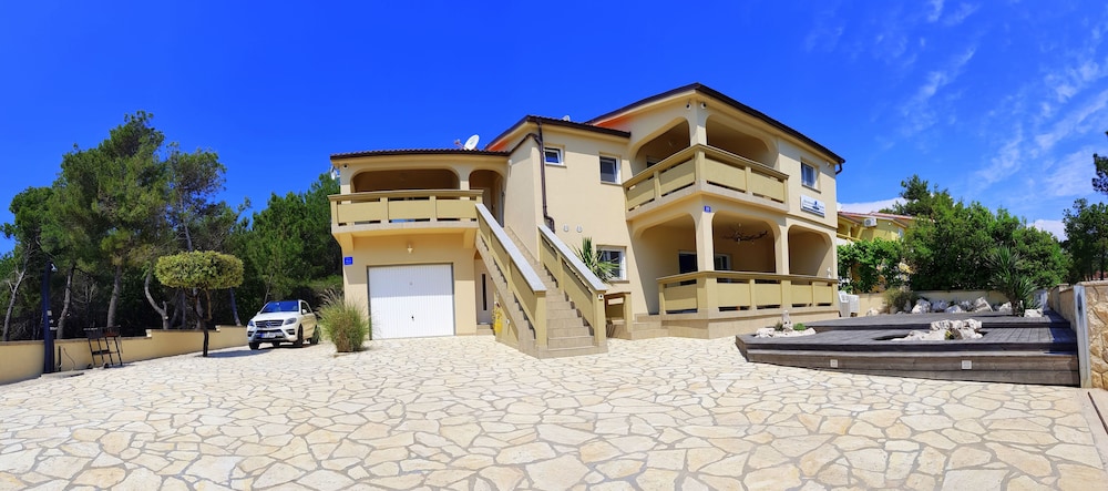 Apartments Laguna