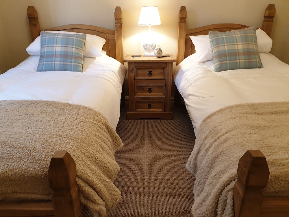 Larch Cottage view 4