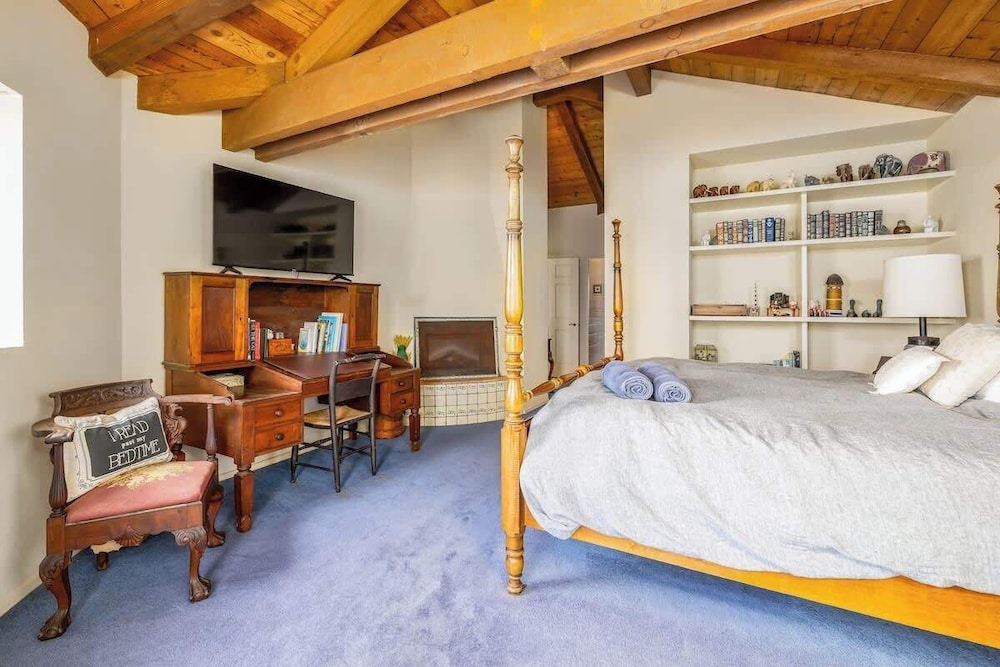 4 Bedroom With Pool in Oceanside