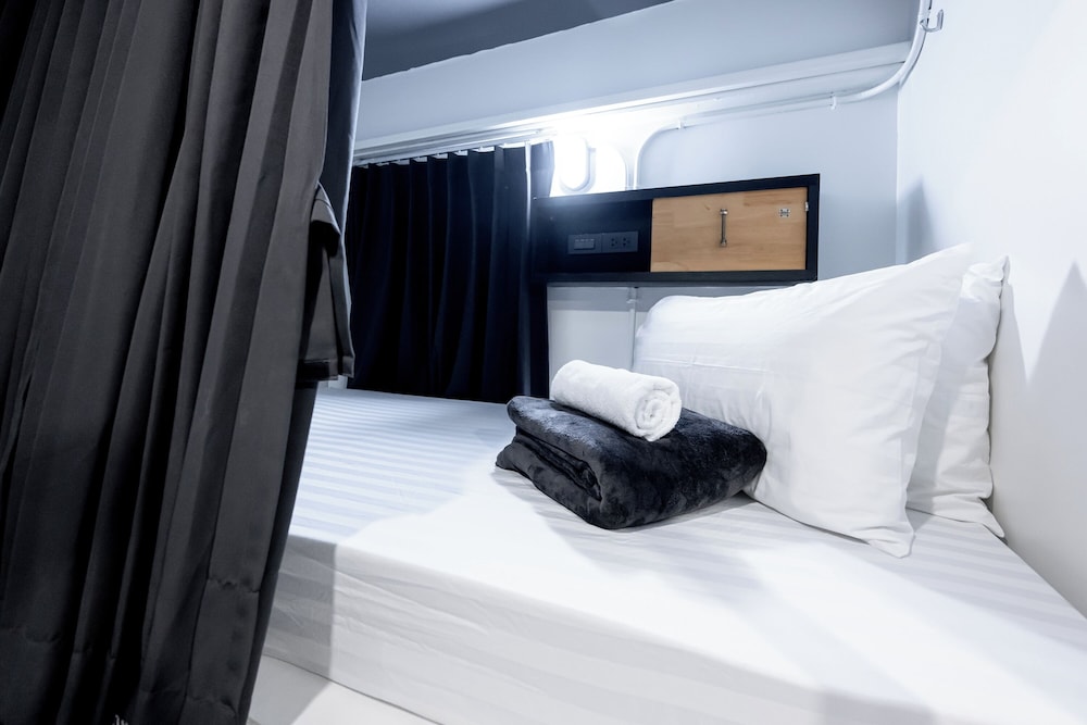 Vibes Hostel Bangkok