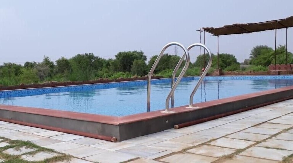 Umaid Safaris & Desert Lodge