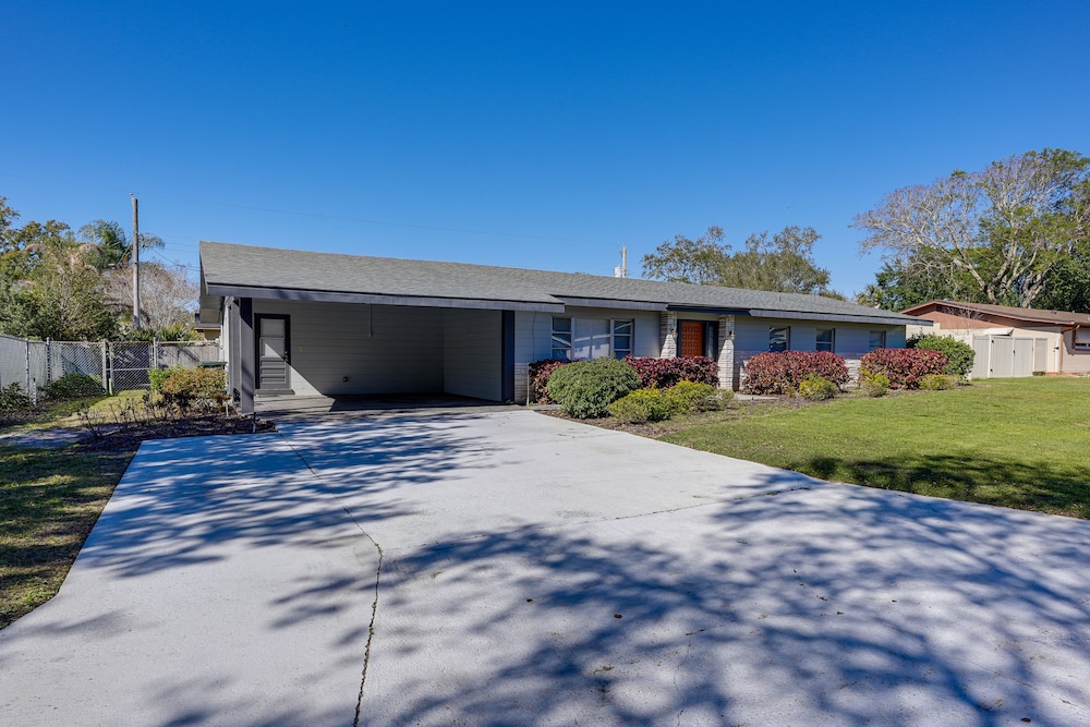Mid-century Modern Lakeland Retreat w/ Smart TV! view 2