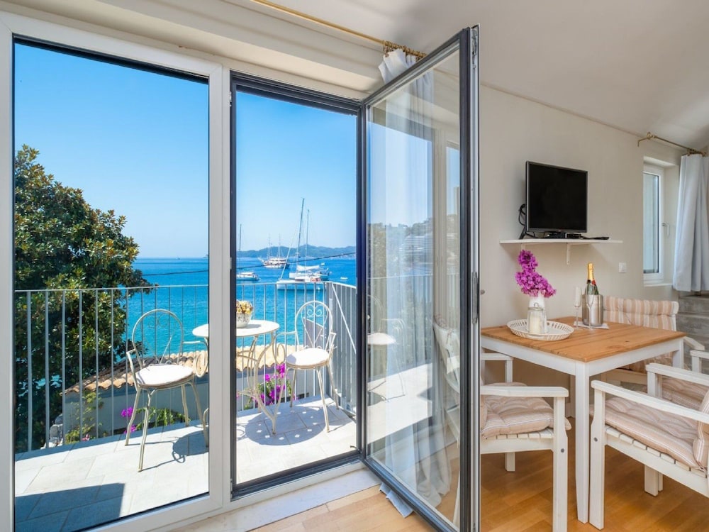 Villa Lola