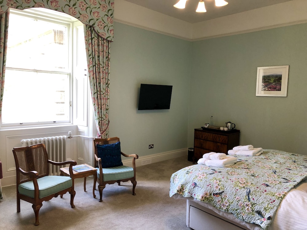 Netherdale House and Coach House
