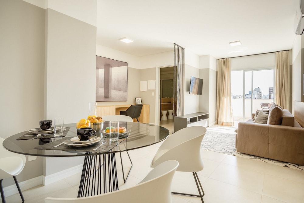 Apartment in the Center With Pool Rri103