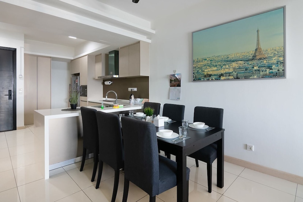 A Stylish High Floor 3BR Apt at Bukit Bintang