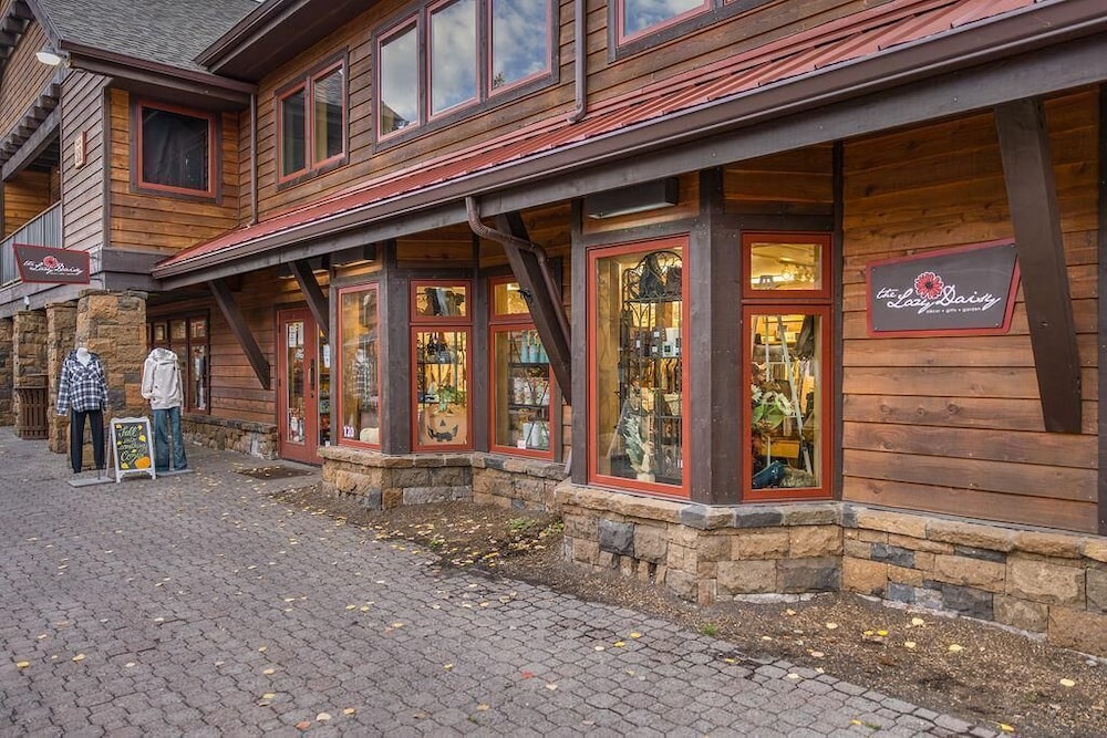 Tamarack Lane 8