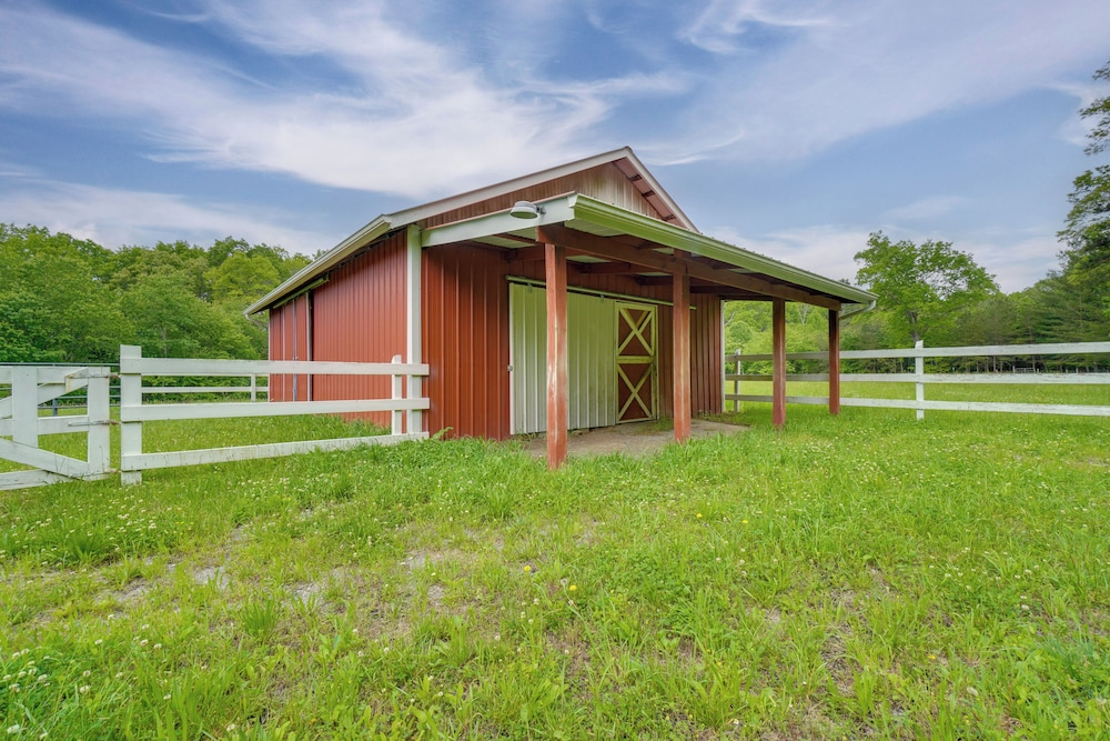 Horse-friendly Crossville Home! Golf, Hike & More!