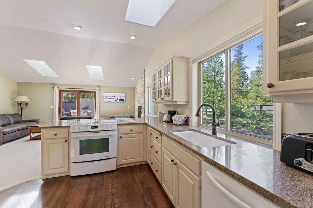 6 Dutchman 3 Bedroom Home