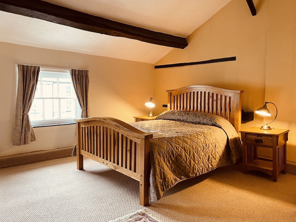 Cain Valley Hotel