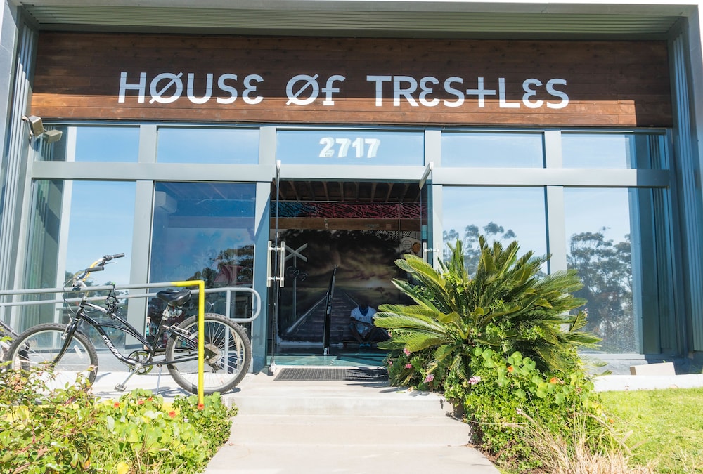 House of Trestles - Hostel