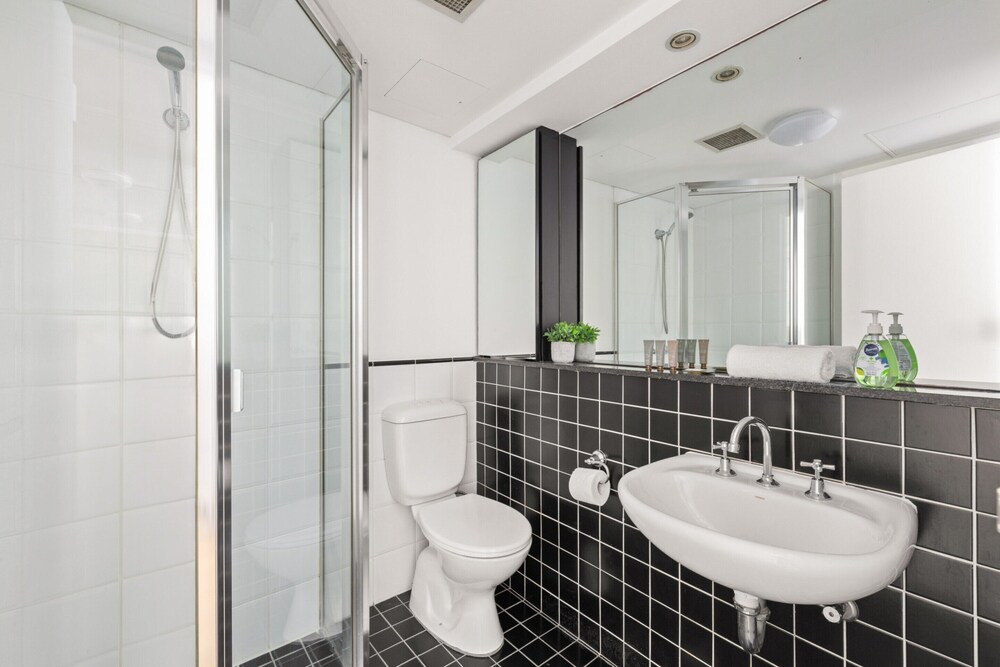 Ideal Studio Inner-city Pad With Private Balcony
