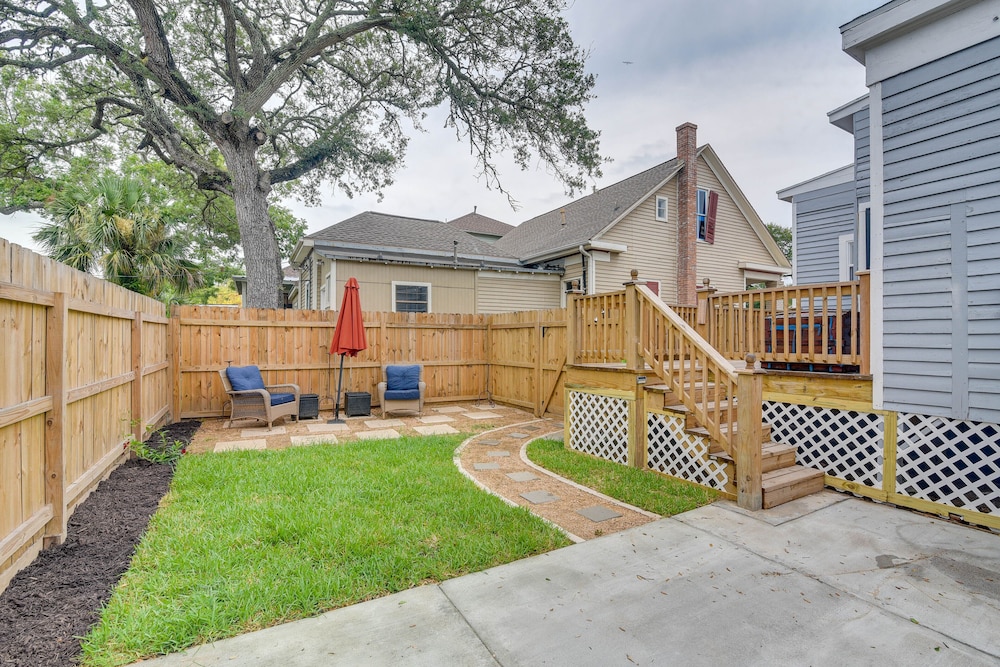 4 Blocks to Beach: Home w/ Patio in Galveston! view 5