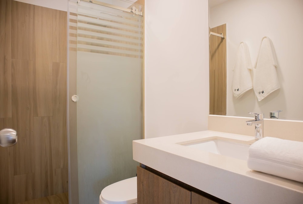 w Inviting 2BR w Balcony in Miraflores