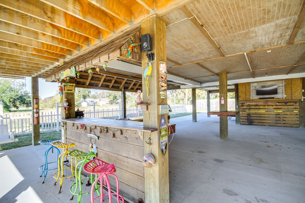 Walk to Beach: Stunning Gulfport Getaway