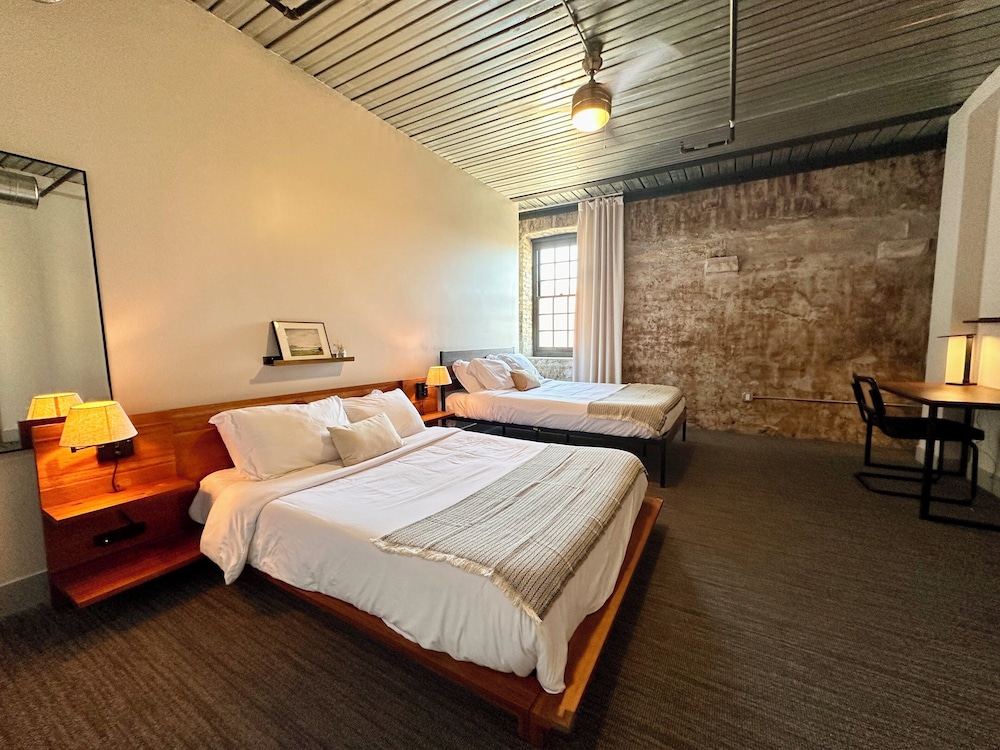 Brewery District Apartment Near Fiserv with Rooftop, Gym, and Parking