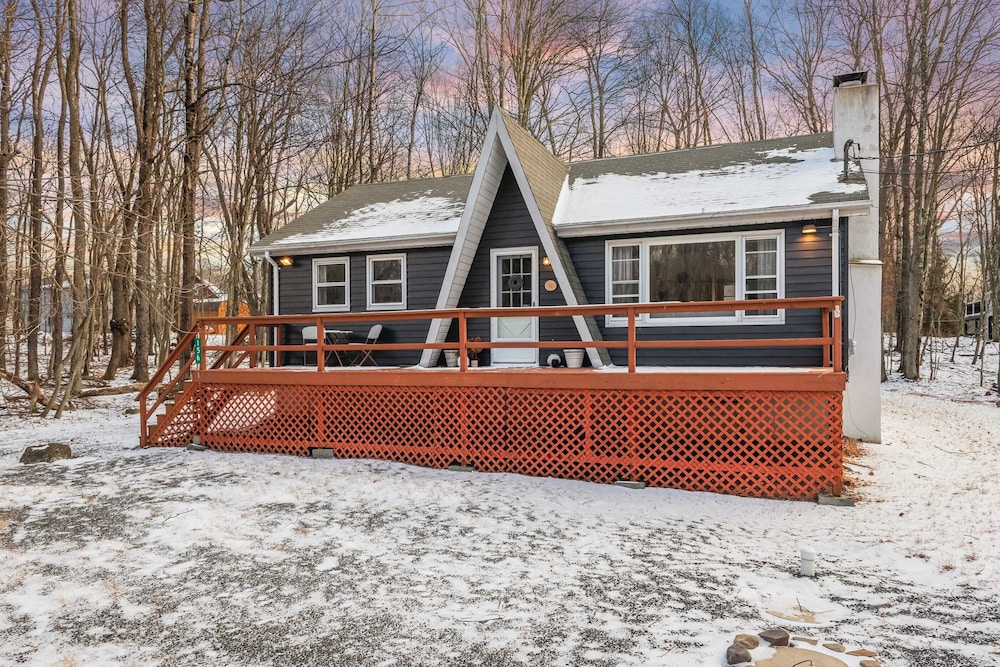 The Pines Cozy Arrowhead Lake Escape With Pools and Outdoor Adventures