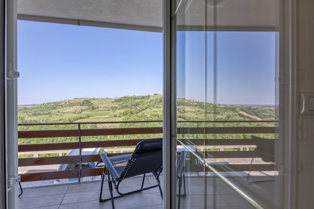 Neda Apartment In Krasno Among Vineyards