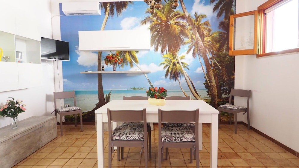 Mimosa - House 5 Places 2 Bedrooms on the Beach
