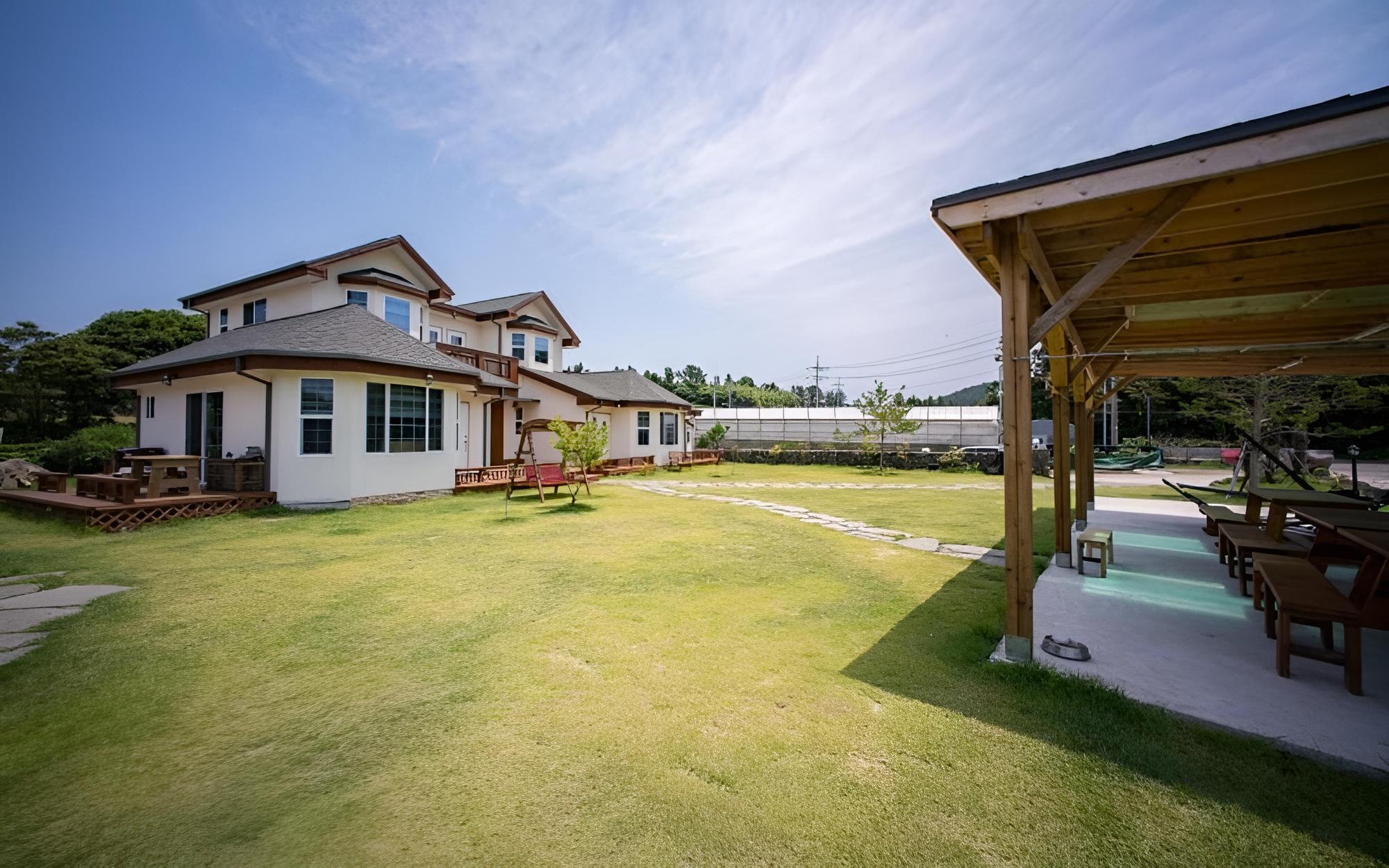 Seogwipo Jeju Mido Pension view 5