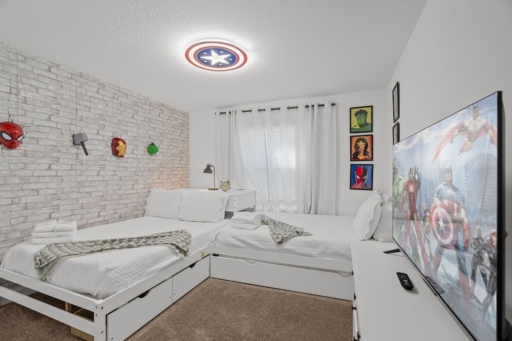 Amazing 4 Bedrooms Home With Pool Close to Disney