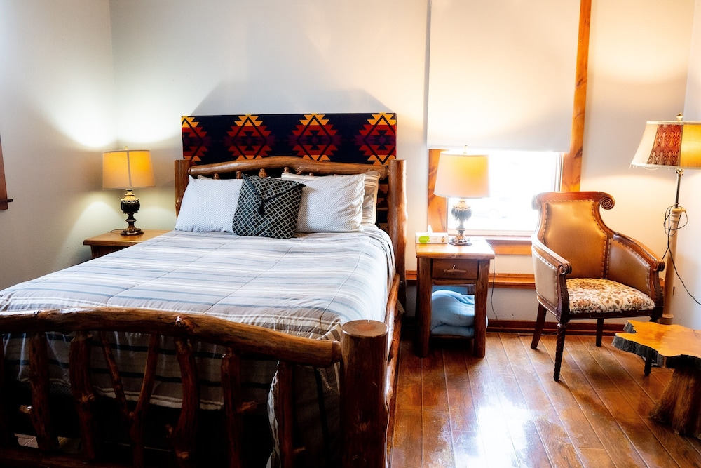 Oak Tree Hotel