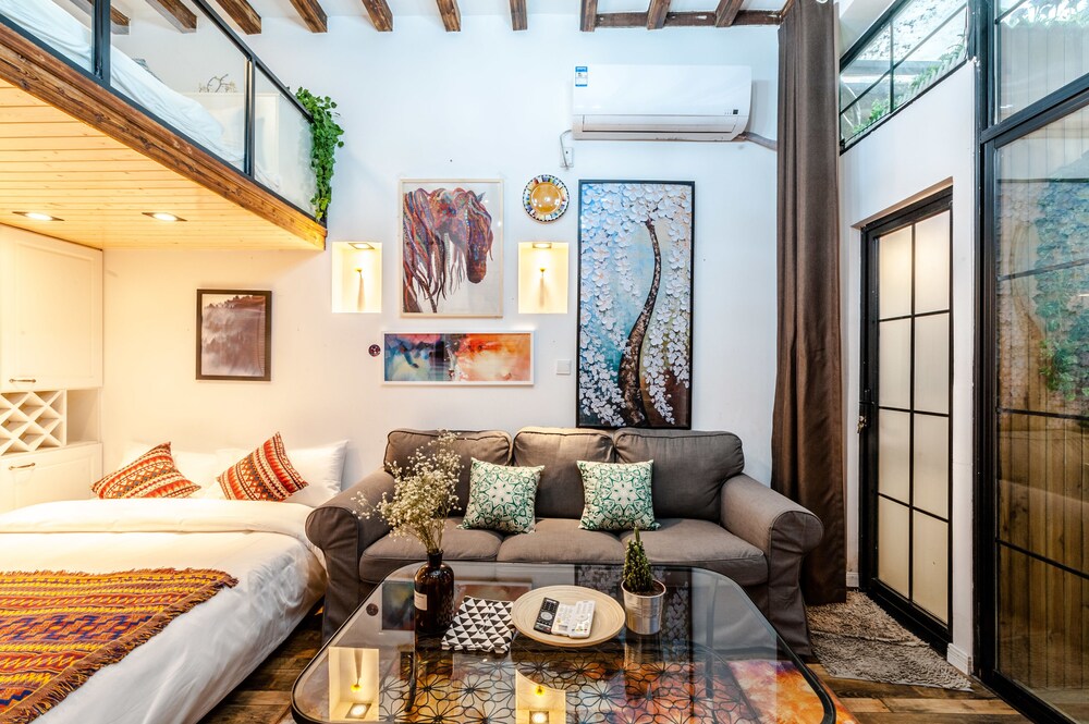 Qiyu Homestay - West Nanjing Road Branch