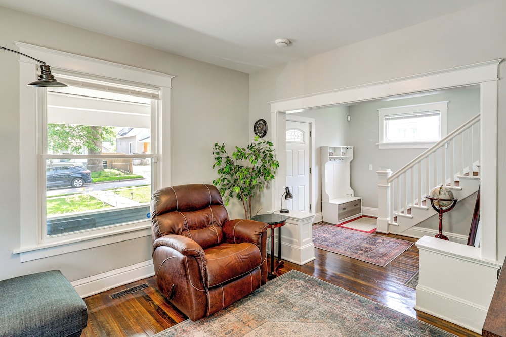 4 Mi to Dtwn Omaha: Spacious Home w/ Fenced Yard!