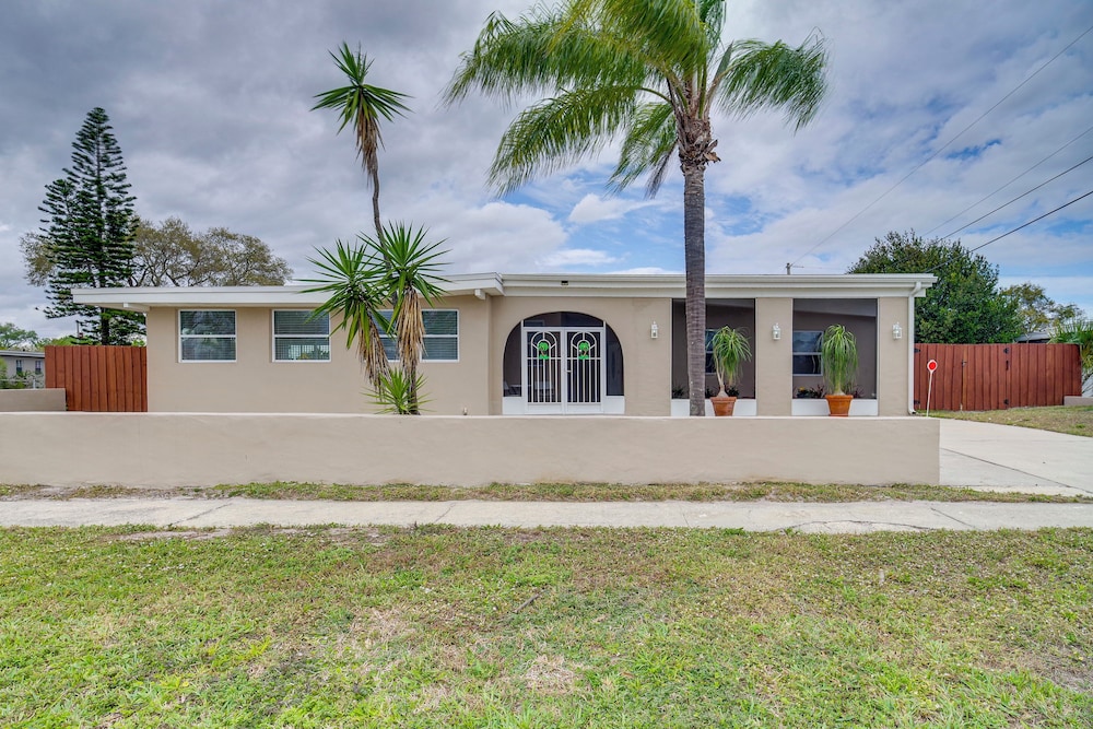 5 Mi to Beaches: Melbourne Duplex w/ Pool!