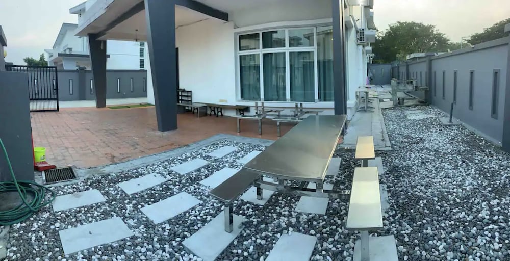 Lux Desaru Villa
