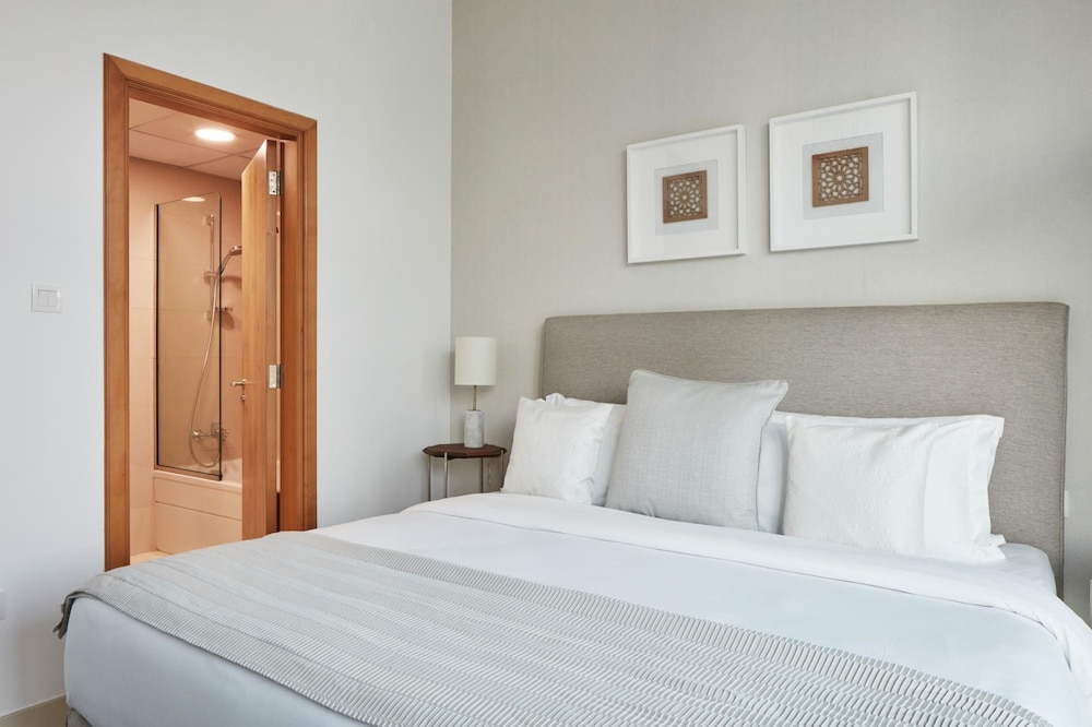 Fantastay Continental Towers