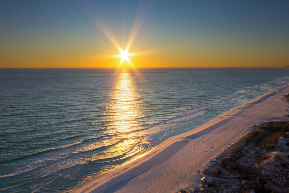 Searenity Awaits: 2-bd, 2-ba Coastal Escape! Perfect for 5! Pet Friendly!
