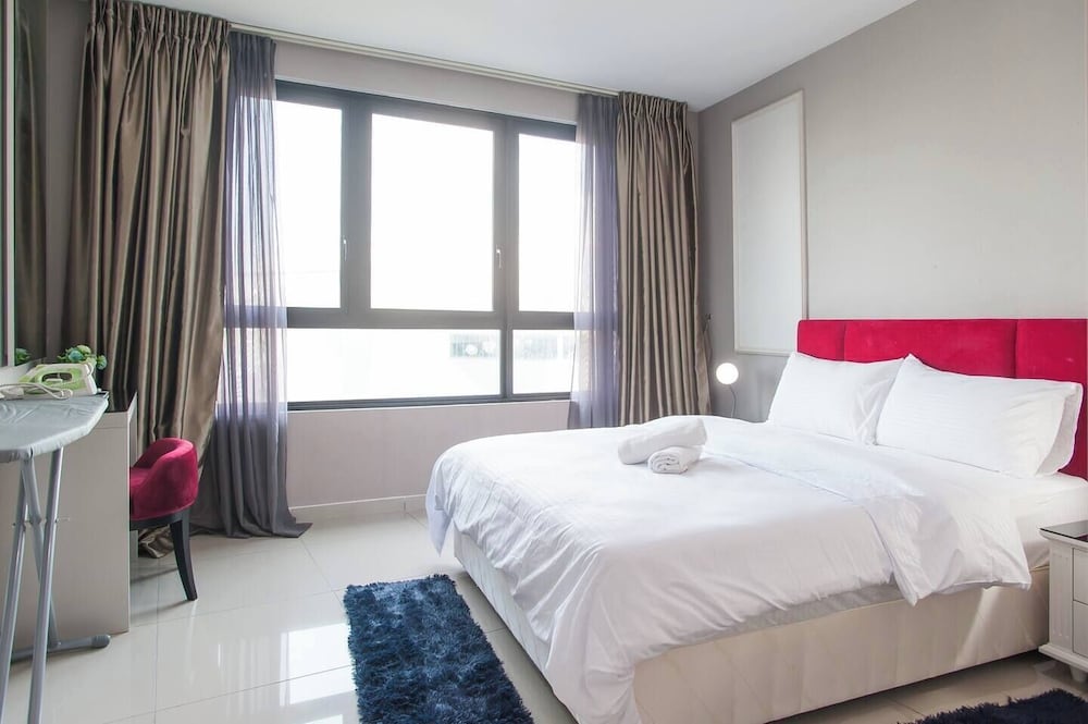 ICity Luxury Condo by Smarthome