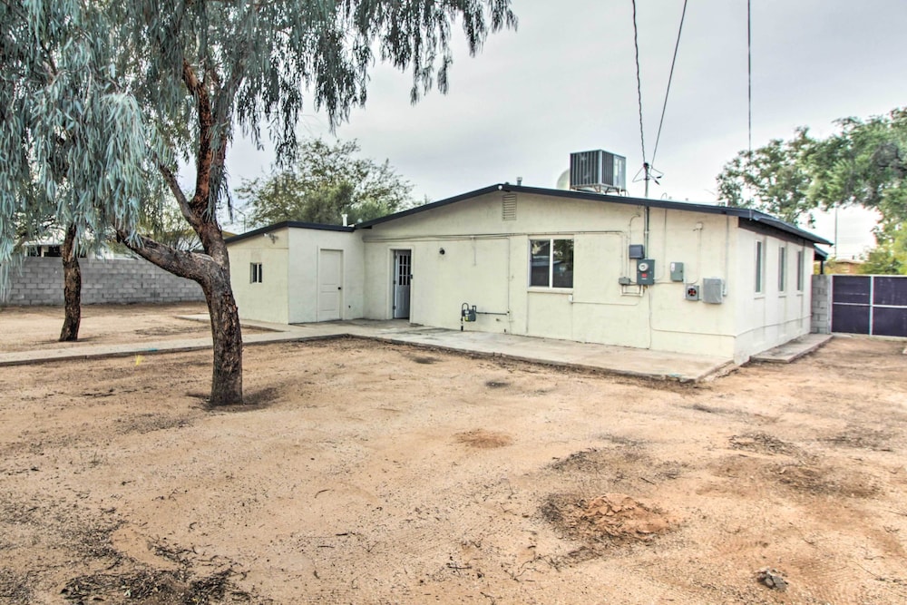 Charming Home ~ 7 Mi to Downtown Tucson!