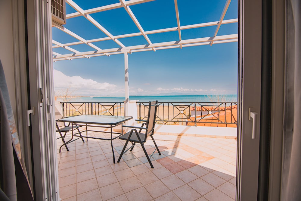 Villa Olga Sea Front Katakolo photo 3