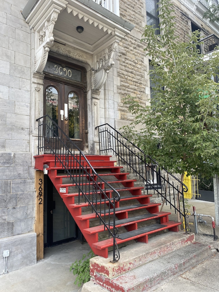 Unique Stays - 3690 St-Denis - Image 1