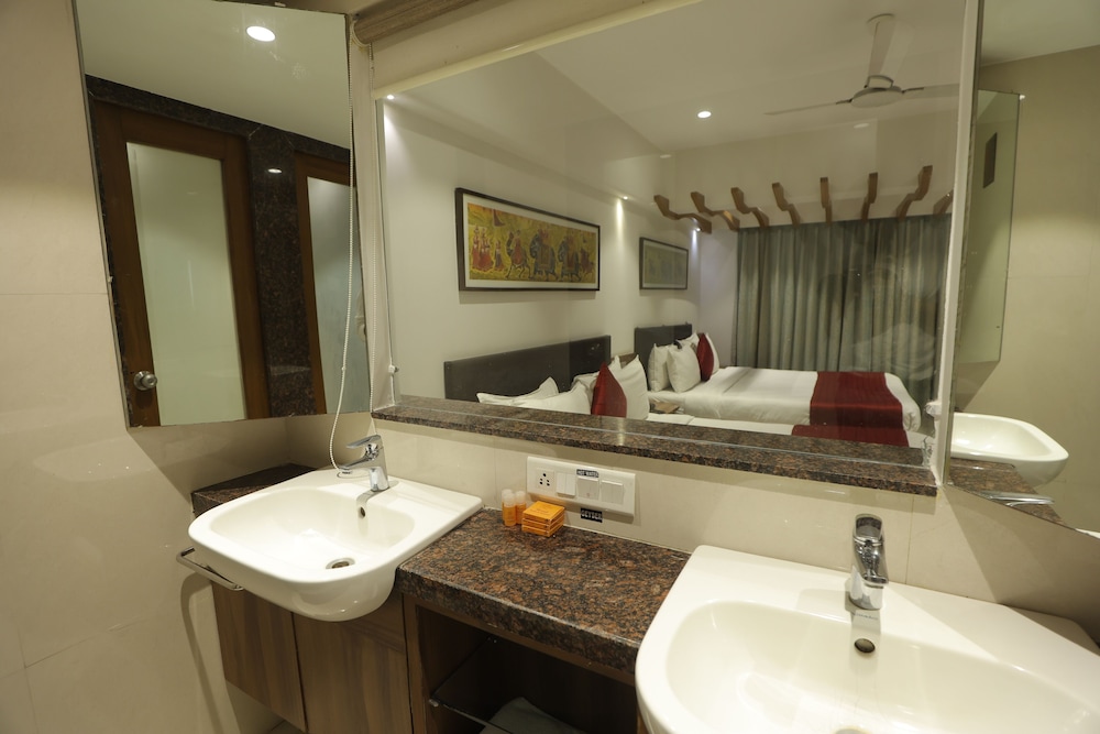 Hotel Shreeji Vatika-Airport Road