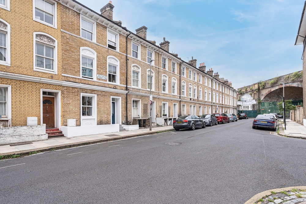 Lovely Battersea Home by Underthedoormat
