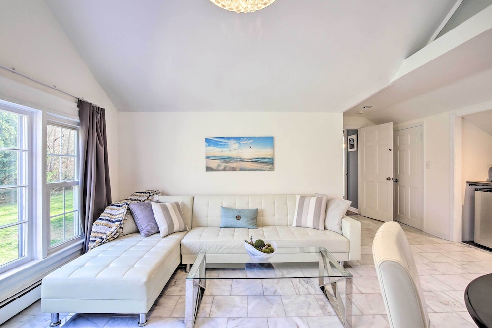 Easton Vacations - Elegant Connecticut Home: Fireplaces, Pet Friendly - Property Image 15