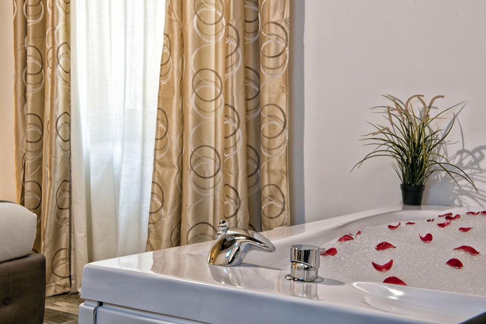 StarHome NAVONA