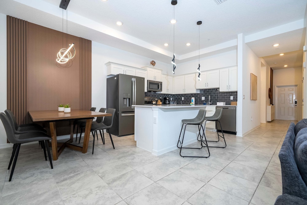 3191 402 Family Fun 3BR Themed Apt Near Disney