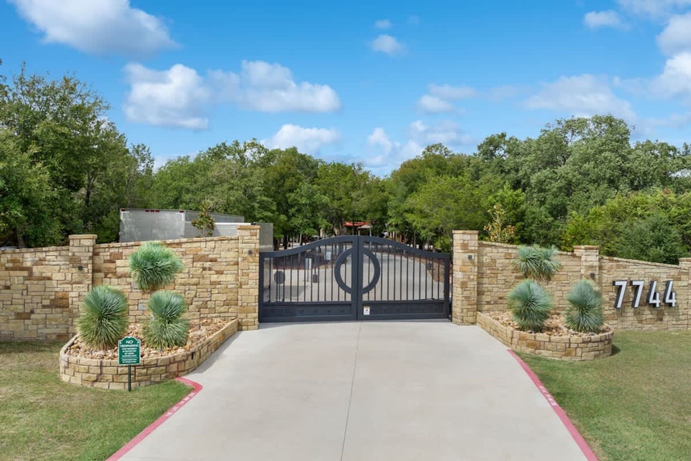 7744 Ranch Entire Resort